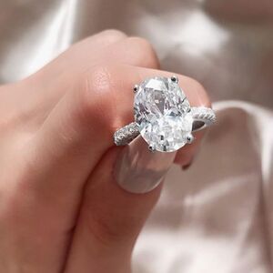 The Oval Glorious Day Engagement ring in 925 silver sz 6